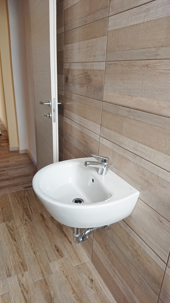 fb5c2756-37bb-4c0d-abe7-a96186bb276b