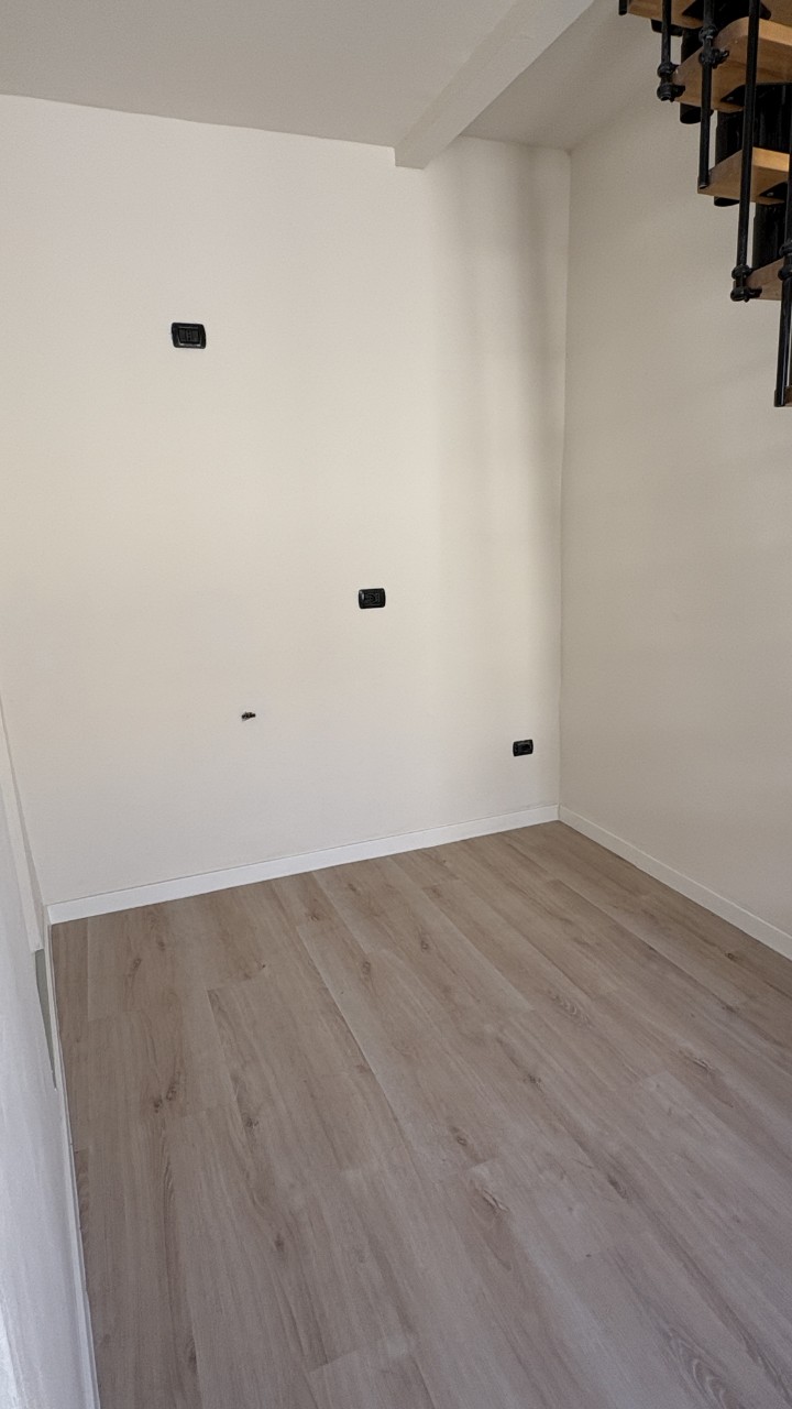 CENTRO STORICO | ULTIMO PIANO – OTTIMO INVESTIMENTO
Nel cuore del centro storico di Parma, a pochi passi da Piazza Garibaldi, proponiamo validissimo appartamento inserito all’interno di un caratteristico palazzo storico, ideale occasione di investimento in una delle zone più richieste della città