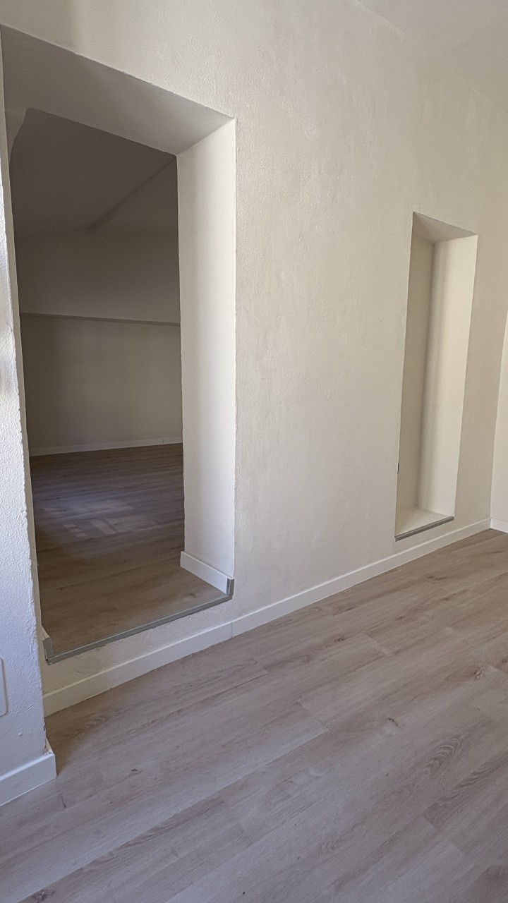 CENTRO STORICO | ULTIMO PIANO – OTTIMO INVESTIMENTO
Nel cuore del centro storico di Parma, a pochi passi da Piazza Garibaldi, proponiamo validissimo appartamento inserito all’interno di un caratteristico palazzo storico, ideale occasione di investimento in una delle zone più richieste della città