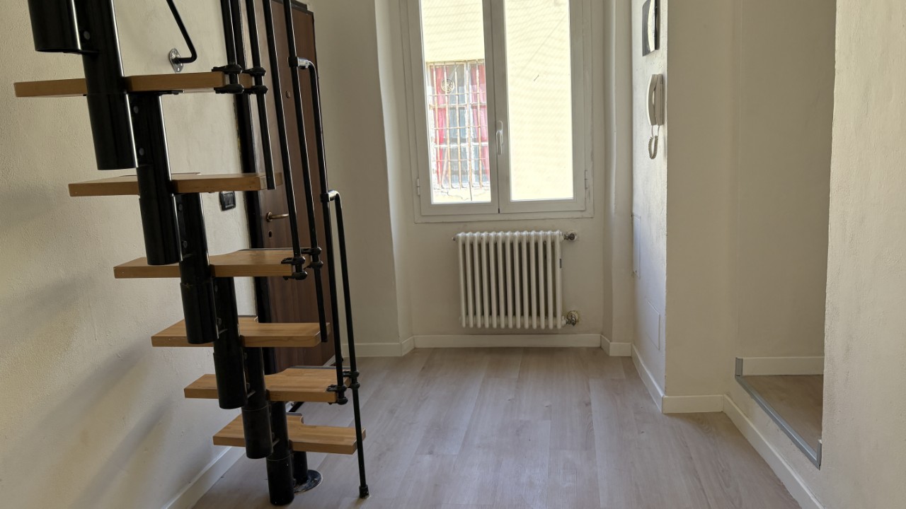 CENTRO STORICO | ULTIMO PIANO – OTTIMO INVESTIMENTO
Nel cuore del centro storico di Parma, a pochi passi da Piazza Garibaldi, proponiamo validissimo appartamento inserito all’interno di un caratteristico palazzo storico, ideale occasione di investimento in una delle zone più richieste della città