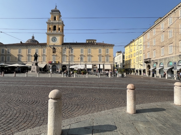 CENTRO STORICO | ULTIMO PIANO – OTTIMO INVESTIMENTO
Nel cuore del centro storico di Parma, a pochi passi da Piazza Garibaldi, proponiamo validissimo appartamento inserito all’interno di un caratteristico palazzo storico, ideale occasione di investimento in una delle zone più richieste della città