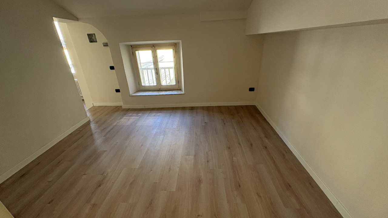 CENTRO STORICO | ULTIMO PIANO – OTTIMO INVESTIMENTO
Nel cuore del centro storico di Parma, a pochi passi da Piazza Garibaldi, proponiamo validissimo appartamento inserito all’interno di un caratteristico palazzo storico, ideale occasione di investimento in una delle zone più richieste della città