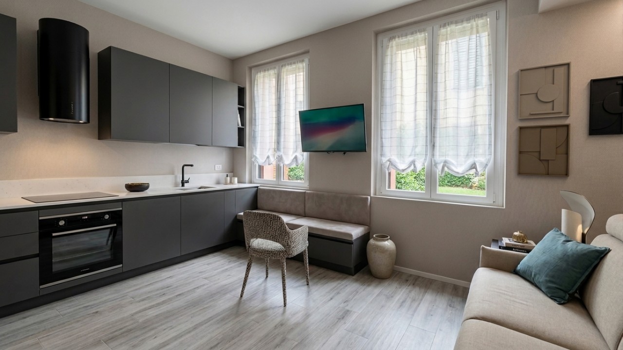CENTRO STORICO | MONOLOCALE DI PRESTIGIO RISTRUTTURATO E ARREDATO 
In pieno centro storico, a pochi passi da Piazza Garibaldi,  elegante monolocale inserito in un prestigioso palazzo storico, interessato nel 2026 da un importante intervento di restauro e risanamento conservativo