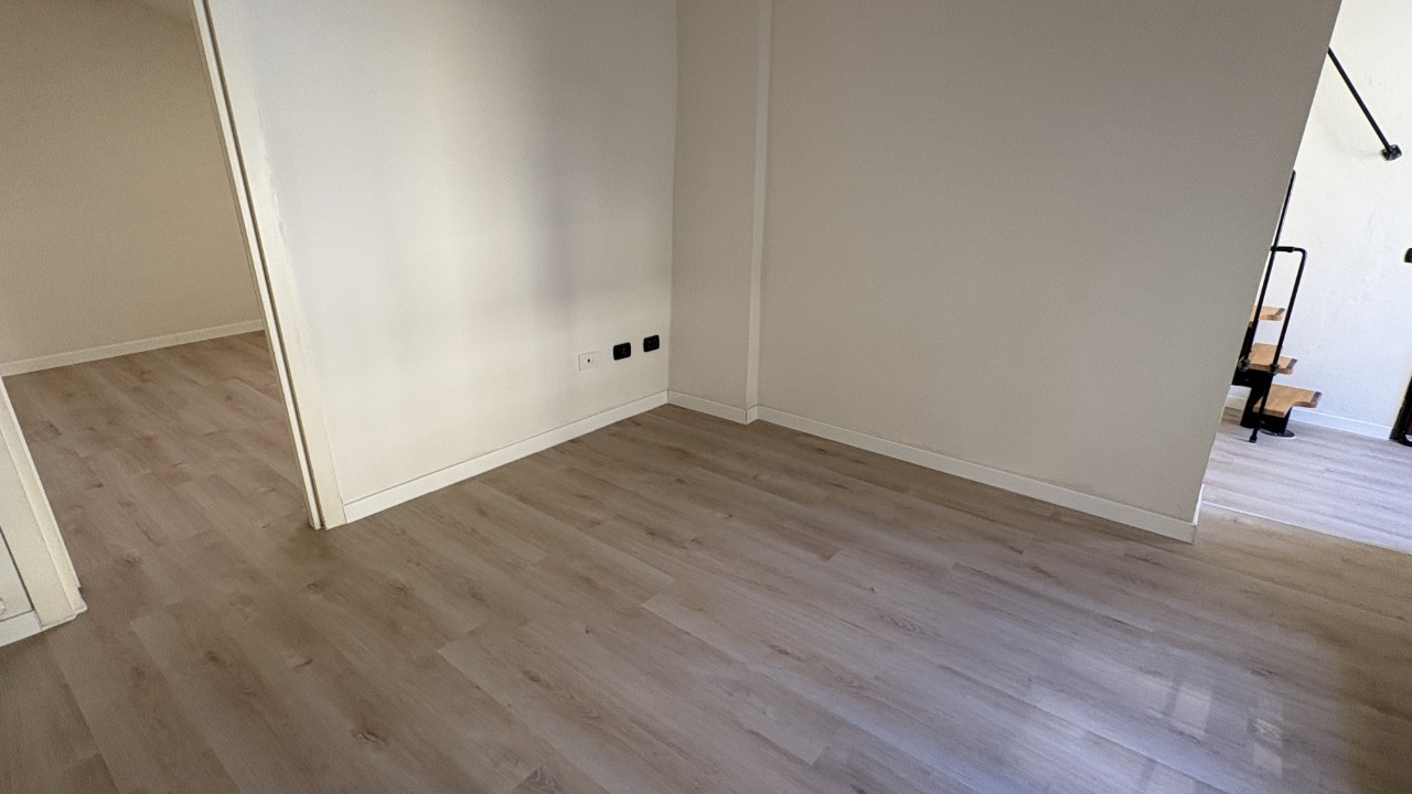 CENTRO STORICO | ULTIMO PIANO – OTTIMO INVESTIMENTO
Nel cuore del centro storico di Parma, a pochi passi da Piazza Garibaldi, proponiamo validissimo appartamento inserito all’interno di un caratteristico palazzo storico, ideale occasione di investimento in una delle zone più richieste della città